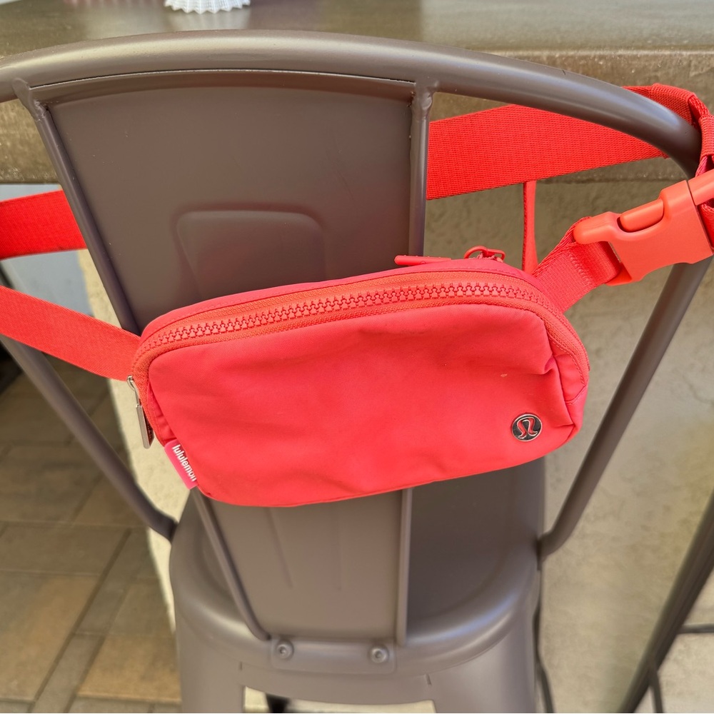 Lululemon Everywhere Belt Bag - Glaze Pink
